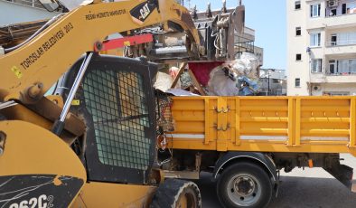 TOROSLAR’DA ÇÖP EVE TEMİZLİK OPERASYONU